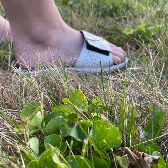 Size 4 Youth Under Armour sandals - Picture 5 of 5